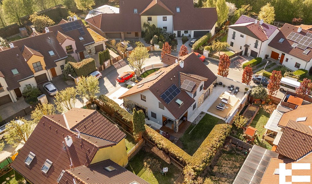 Prodej domu 227 m² s pozemkem 513 m², Zeleneč – náhled fotky 55