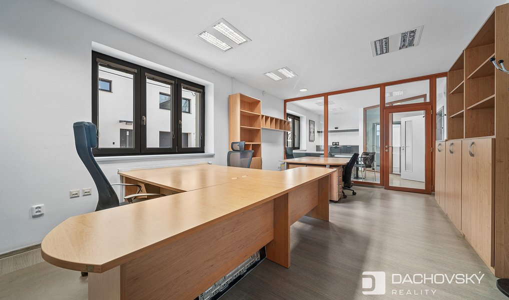Prodej obchodních prostor 374 m², Pardubice – náhled fotky 24