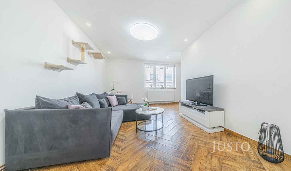 Prodej bytu 3+1 88 m², Praha – náhled fotky 2