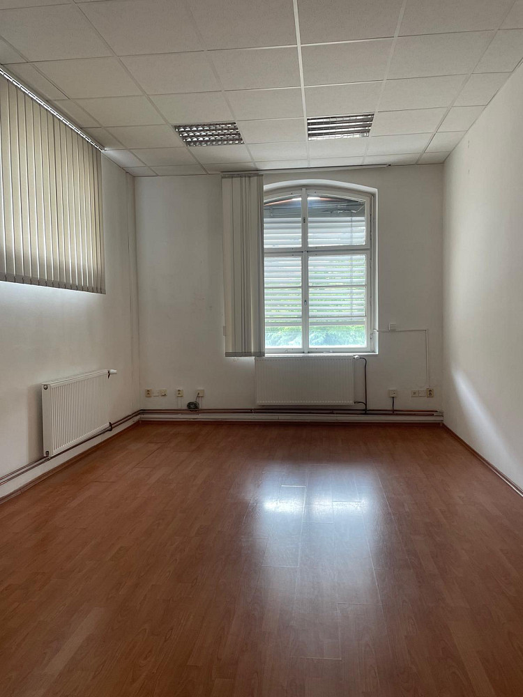 Pronájem kanceláře 141 m² — photo 3