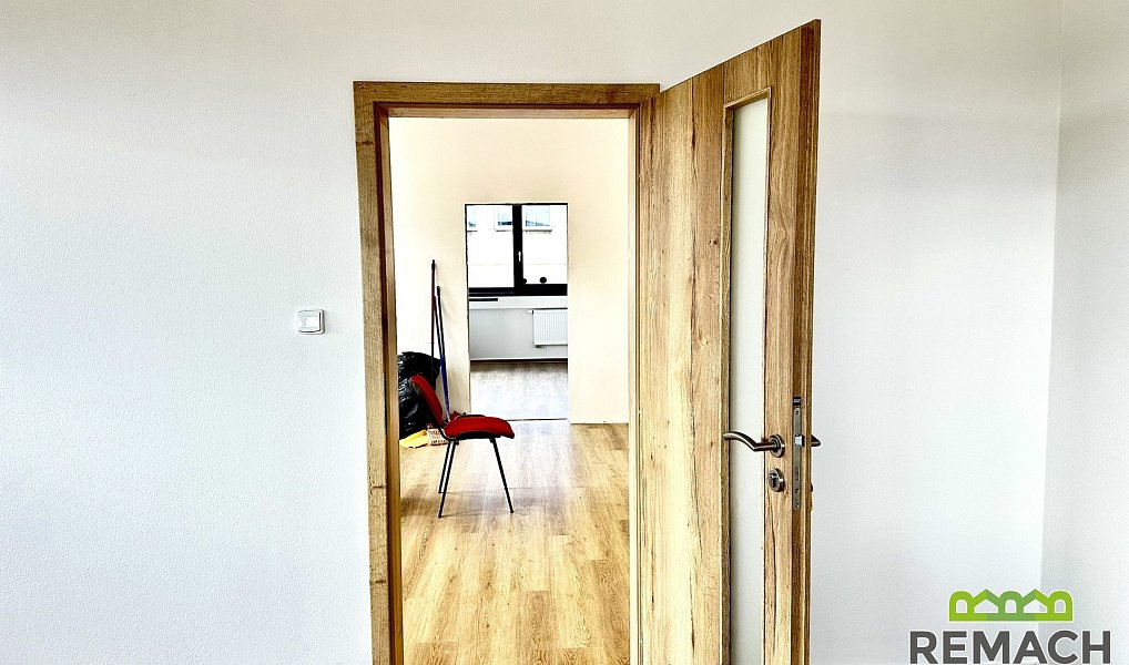 Pronájem kanceláře 500 m², Kunovice – náhled fotky 7
