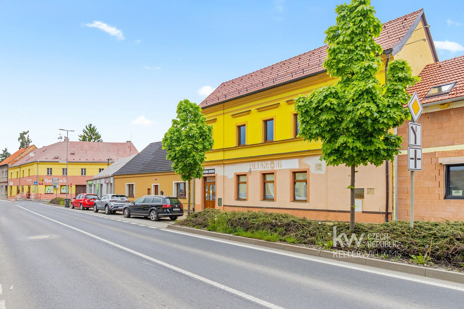 Dom, 471 m², działka 427 m²