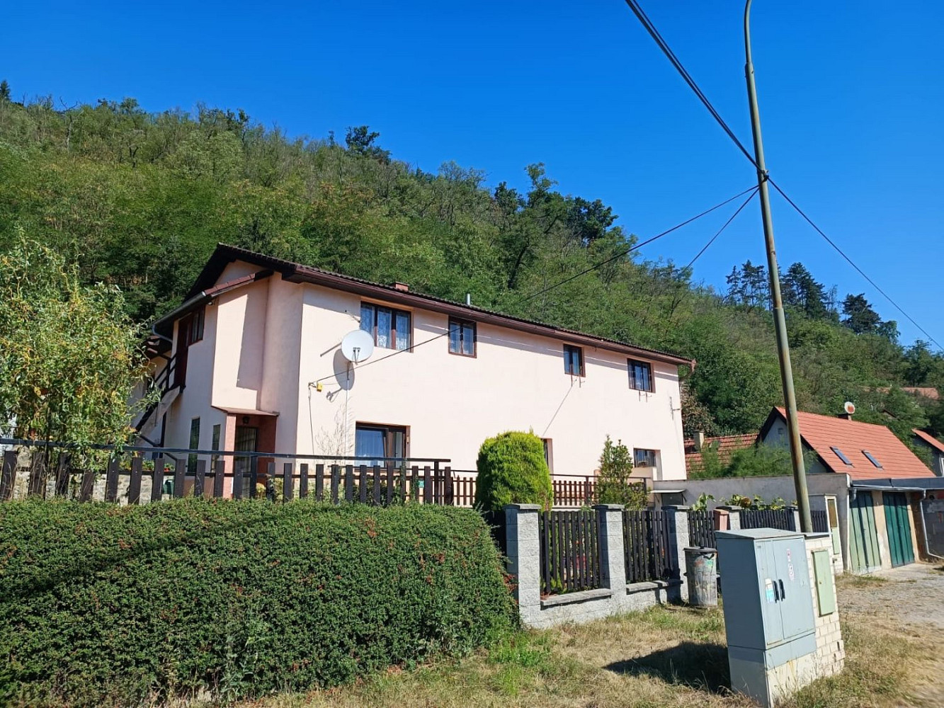 Prodej domu 280 m² s pozemkem 2 147 m²