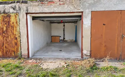 Prodej udržované cihlové garáže 17 m2, Milovice Smetanova, Milovice, okres Nymburk