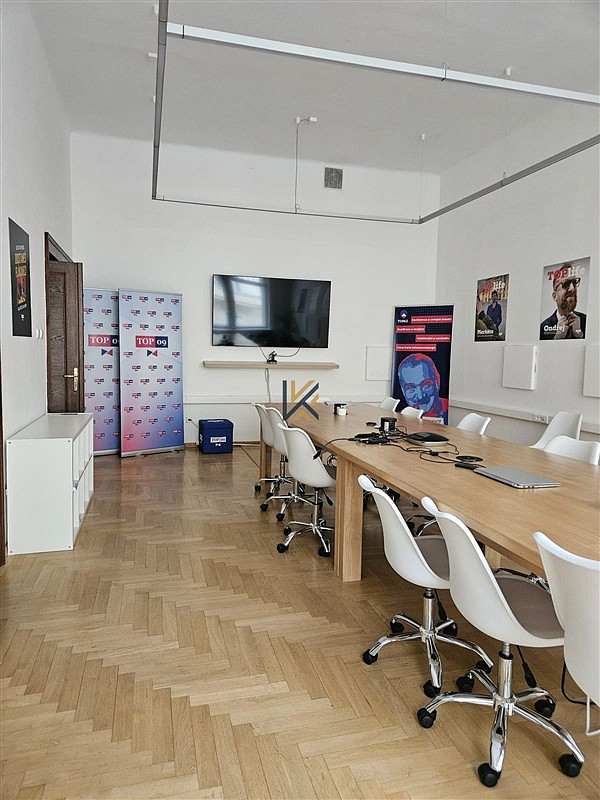 Pronájem kanceláře 160 m² — photo 4