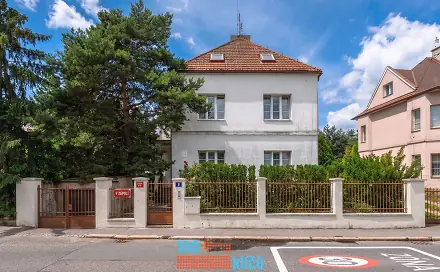 Prodej domu 211 m² s pozemkem 676 m², V zápolí, Praha 4 - Michle