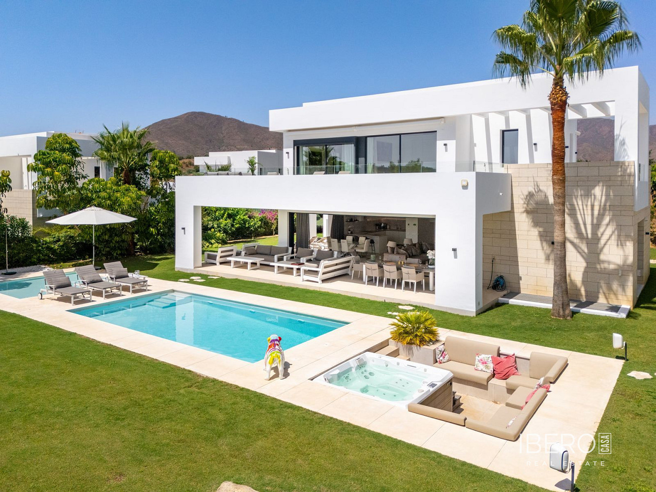 Prodej domu 554 m² s pozemkem 1 293 m²