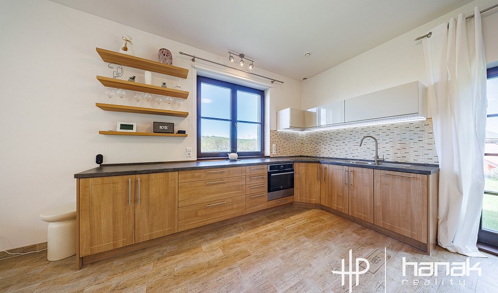 Prodej domu 170 m² s pozemkem 1 384 m², Oborná – náhled fotky 9