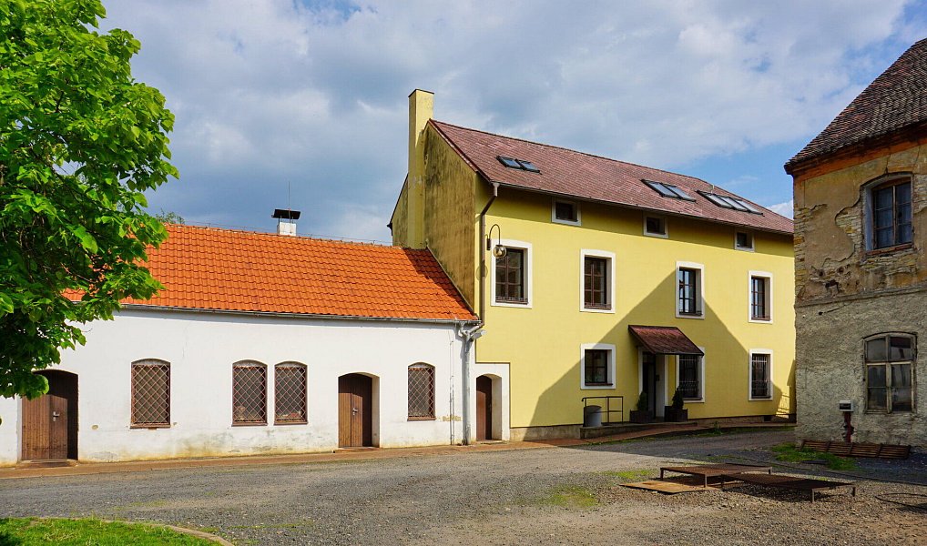 Prodej výrobních prostor 3 501 m², Vršovice – náhled fotky 3