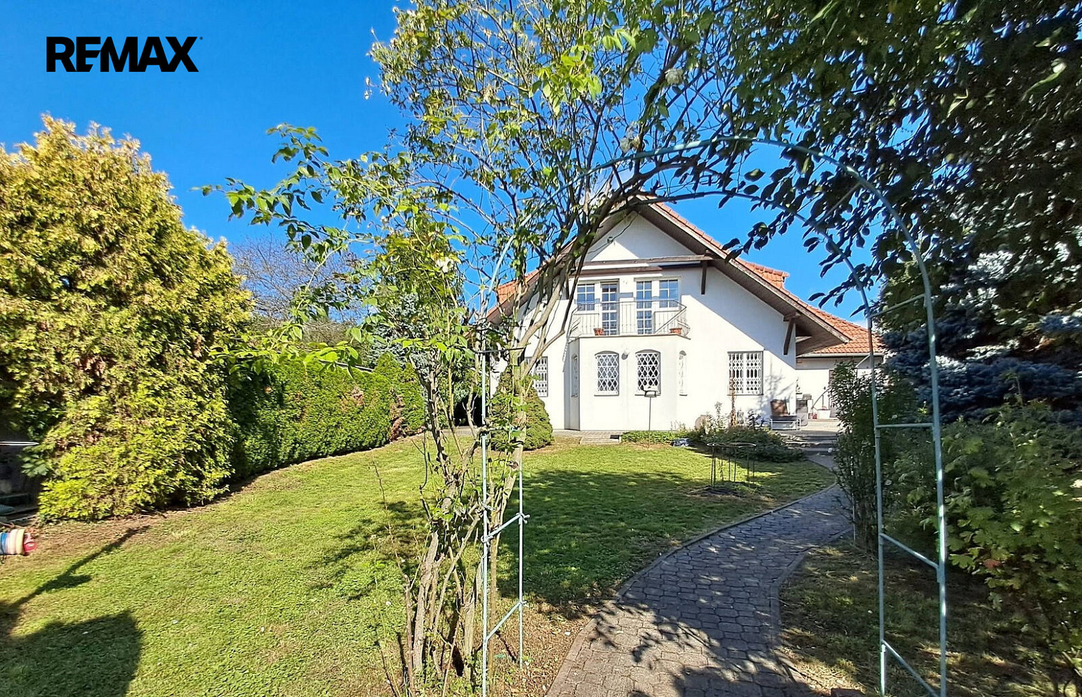 Prodej domu 234 m² s pozemkem 901 m² – fotografie 2