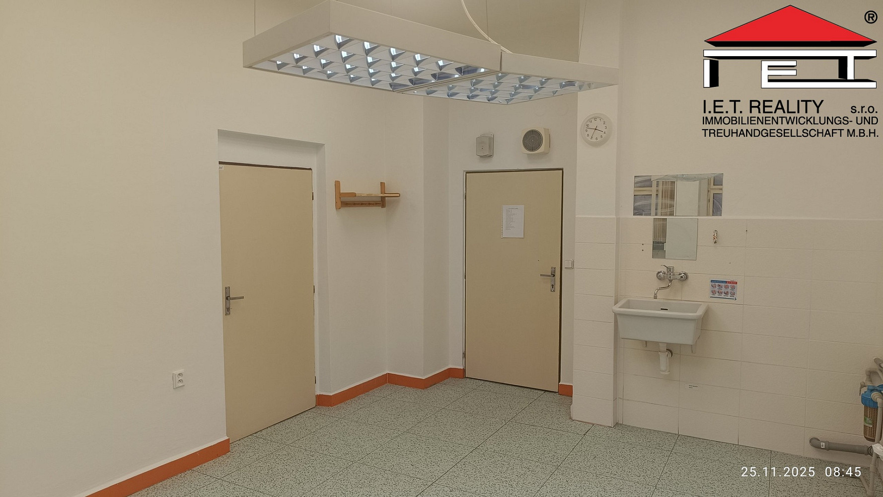 Pronájem komerčního objektu (jiného typu) 40 m² — photo 2