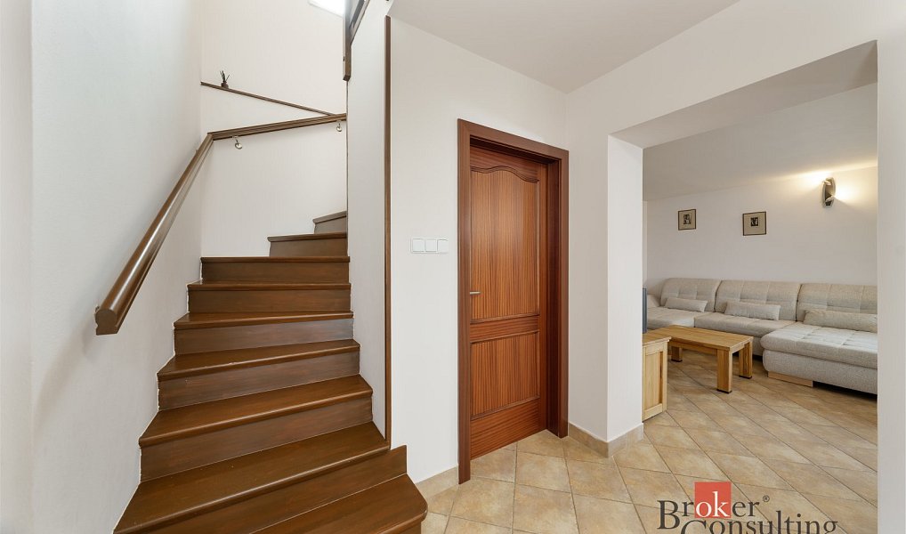 Prodej domu 239 m² s pozemkem 1 179 m², Nový Knín – náhled fotky 7