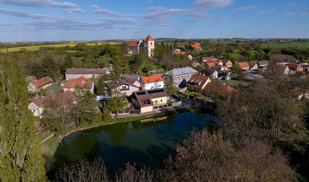 Prodej stavebního pozemku 1 605 m², Vrbčany – náhled fotky 9