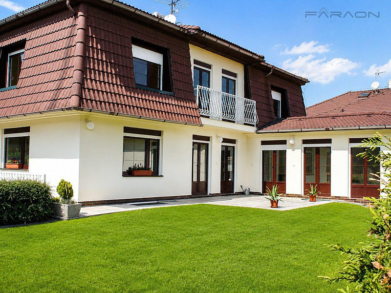 Pronájem domu 365 m² s pozemkem 539 m²