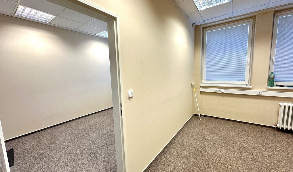 Pronájem kanceláře 32 m², Vsetín – náhled fotky 2
