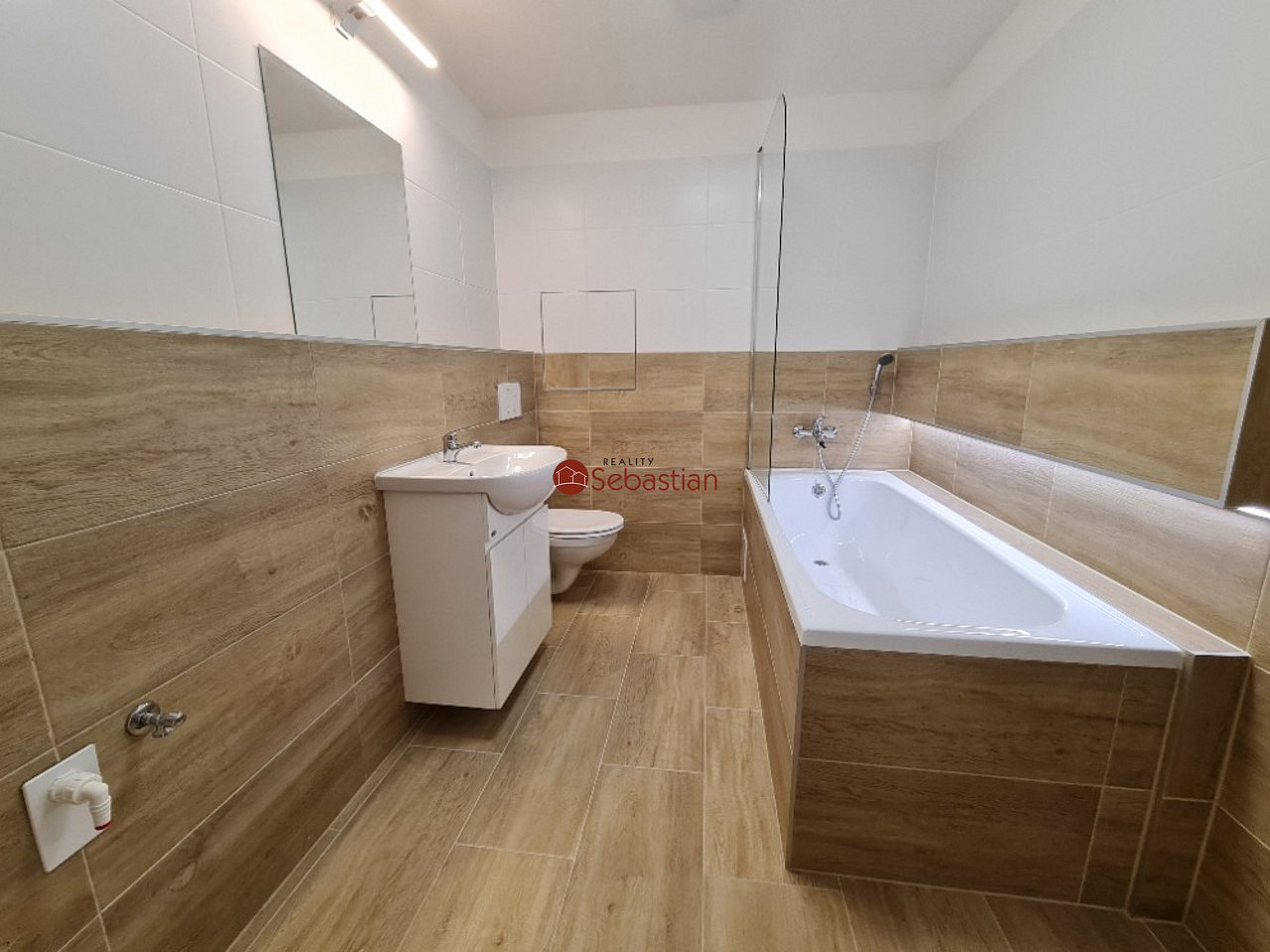 Pronájem bytu 3+kk 81 m² – fotografie 3