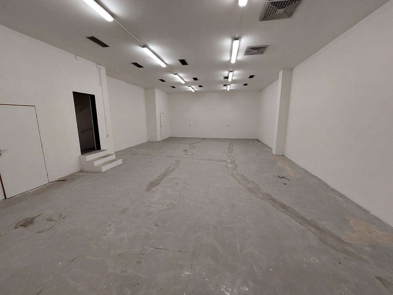 Pronájem skladovacích prostor 100 m² – fotografie 4