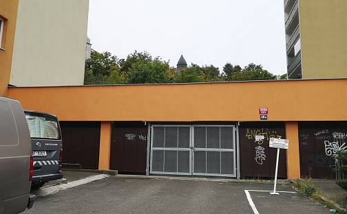 Pronájem krytého garážového stání, Pod altánem, Praha 10 - Strašnice