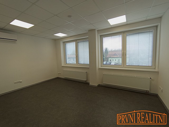 Pronájem kanceláře 23 m² – fotografie 3