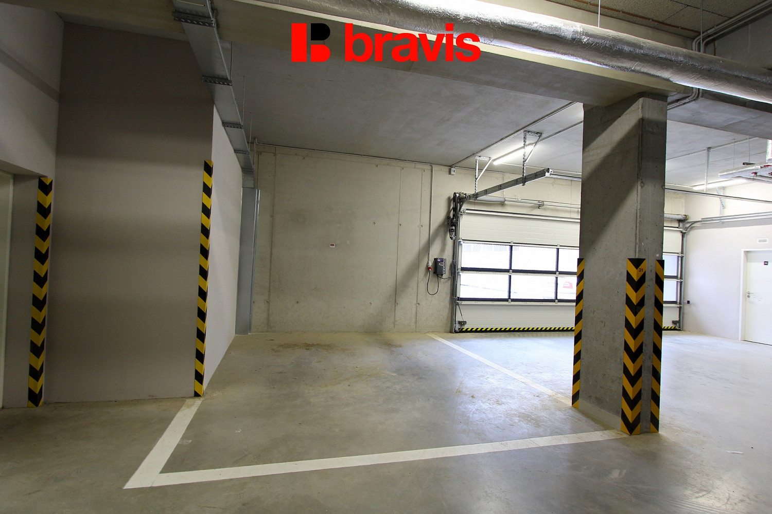 Pronájem garážového stání, Brno - Ponava, ul. Reissigova, vhodné pro SUV, 15m2 – fotografie 3