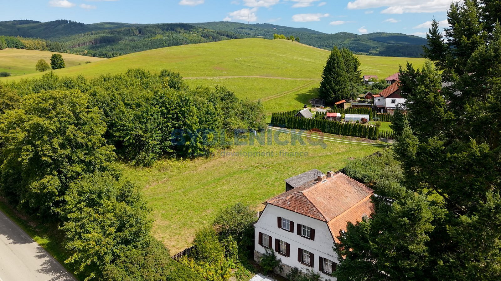 Prodej stavebního pozemku 1 036 m² – fotografie 2