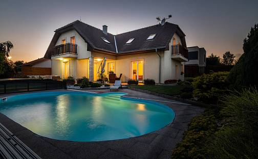 Prodej domu 225 m² s pozemkem 805 m², U Louže, Klecany, okres Praha-východ