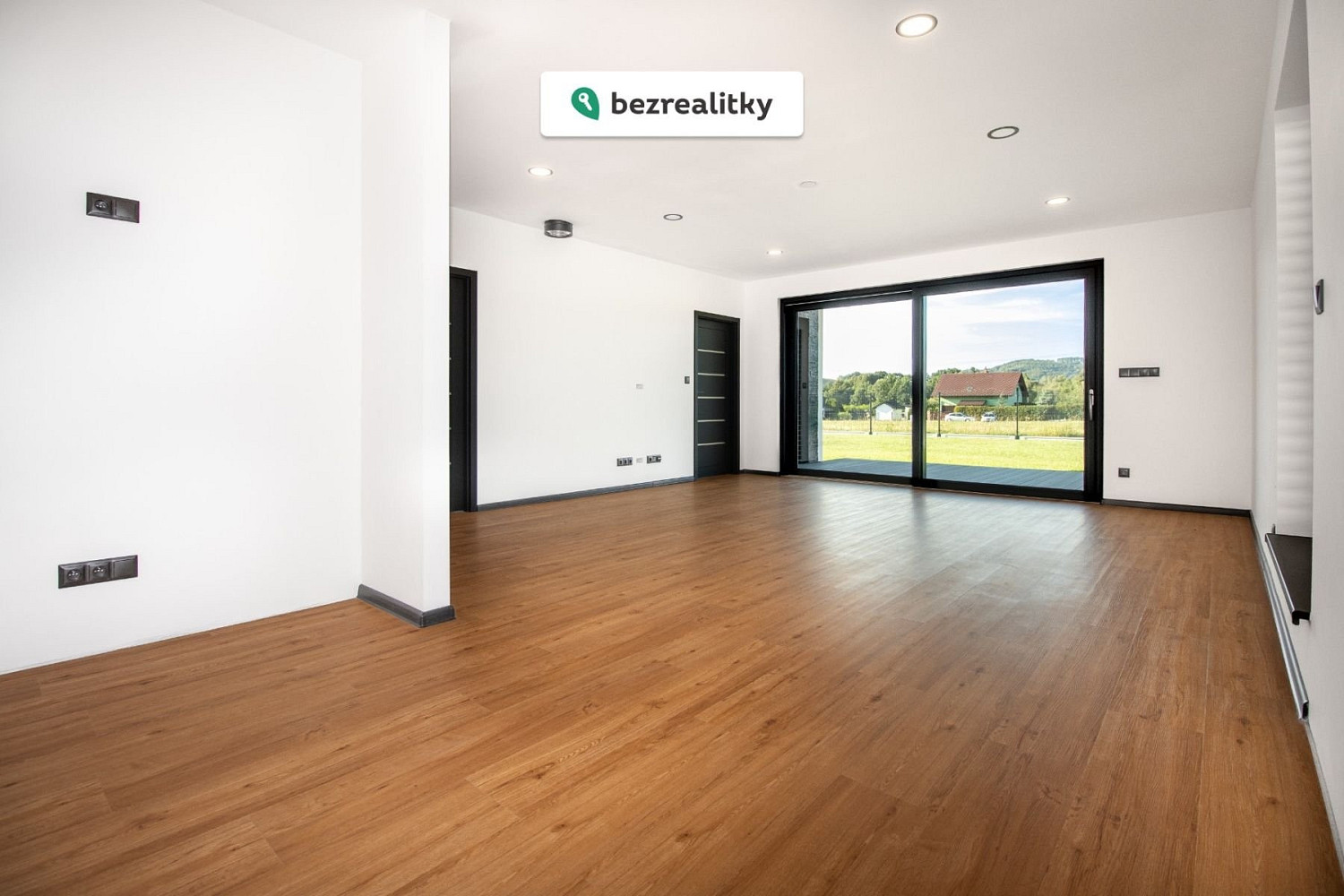 Prodej domu 144 m² s pozemkem 988 m² – fotografie 2