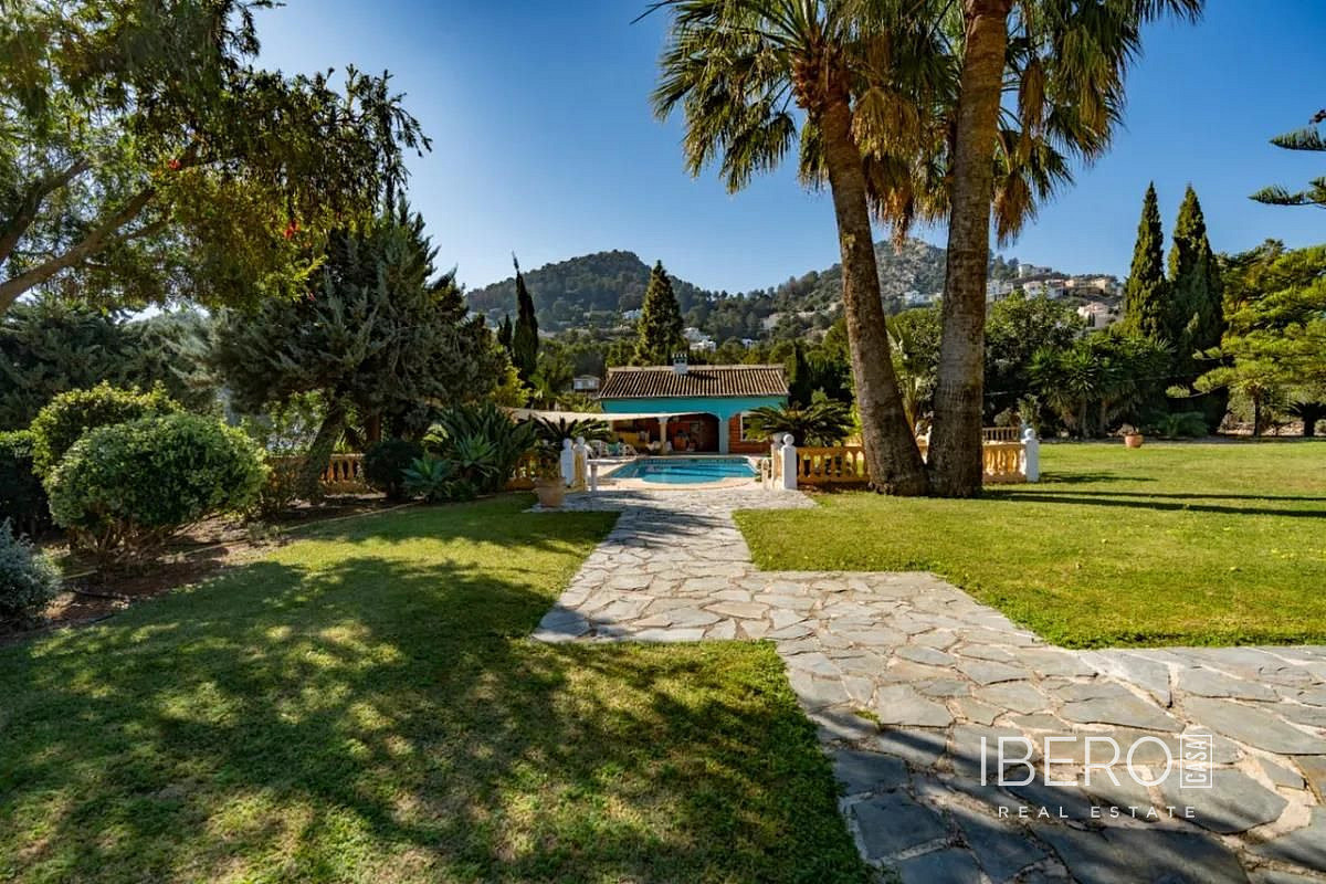 Prodej domu 493 m² s pozemkem 6 000 m²