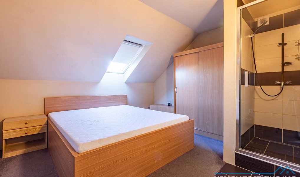 Prodej ubytovacího objektu 390 m², Vrbovec – náhled fotky 14