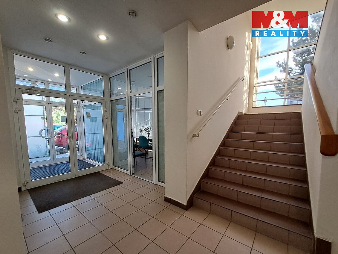 Pronájem kanceláře 200 m² — photo 2