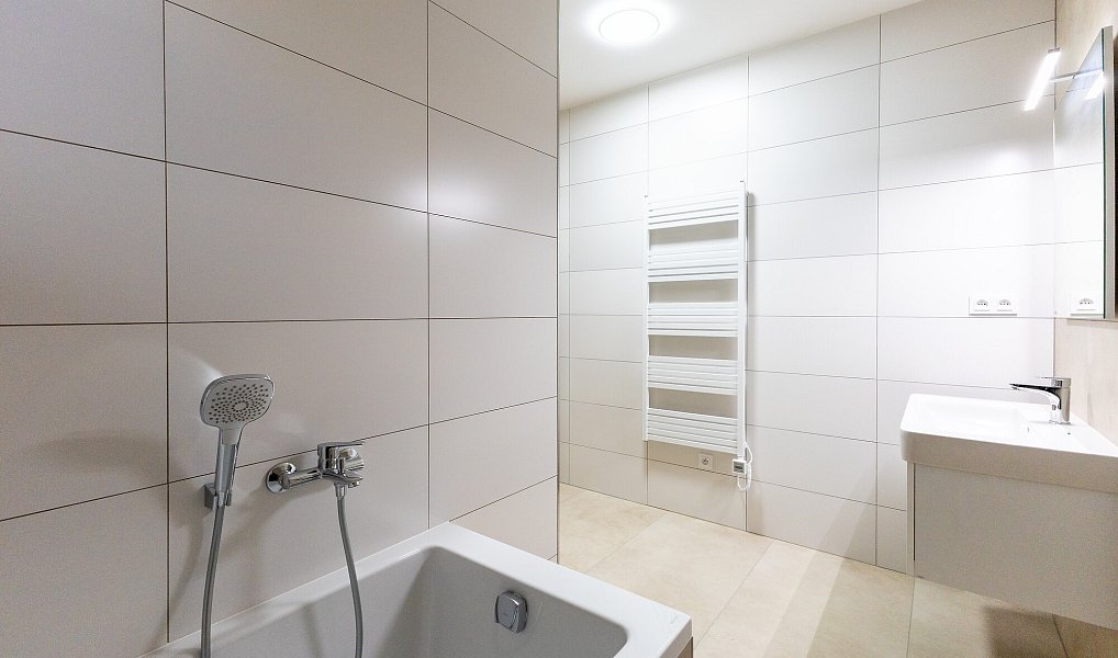 Pronájem bytu 2+kk 84 m², Staré Město – náhled fotky 10