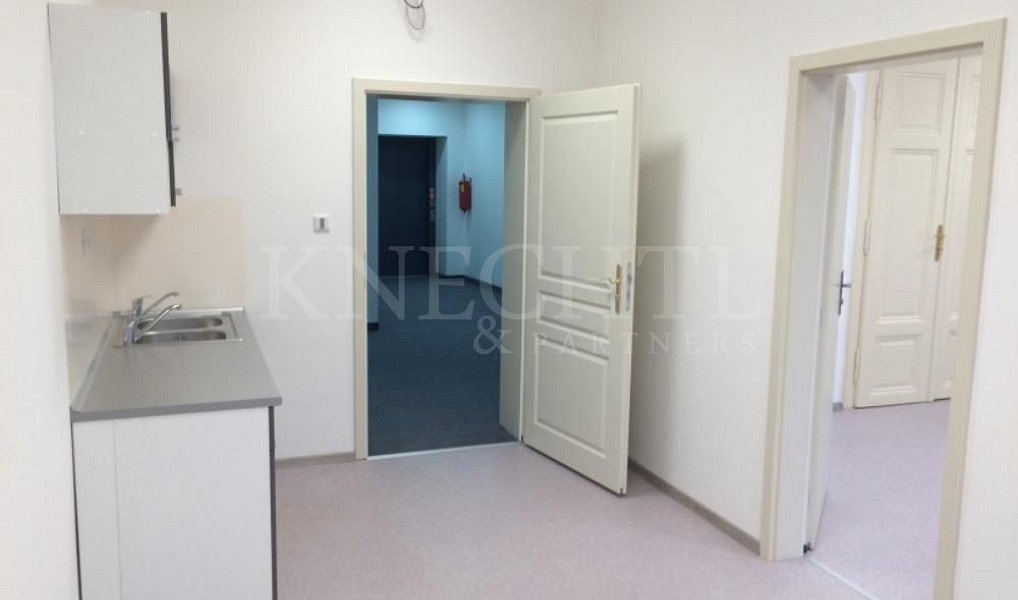 Pronájem kanceláře 41 m², Ostrov – náhled fotky 3