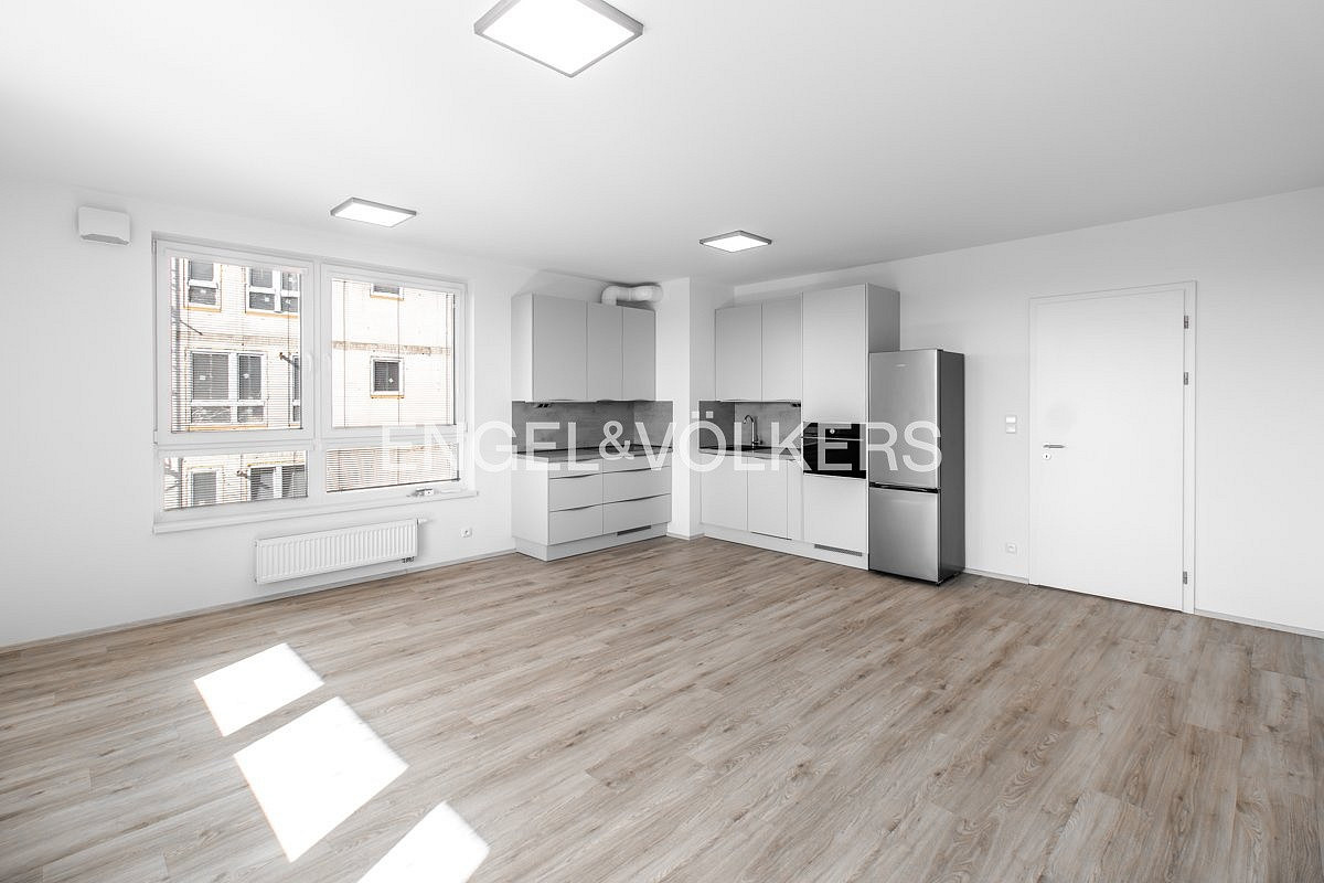 Pronájem bytu 4+kk 89 m² — photo 2