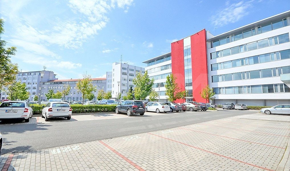 Pronájem kanceláře 1 055 m², Praha – fotka 1 z 21
