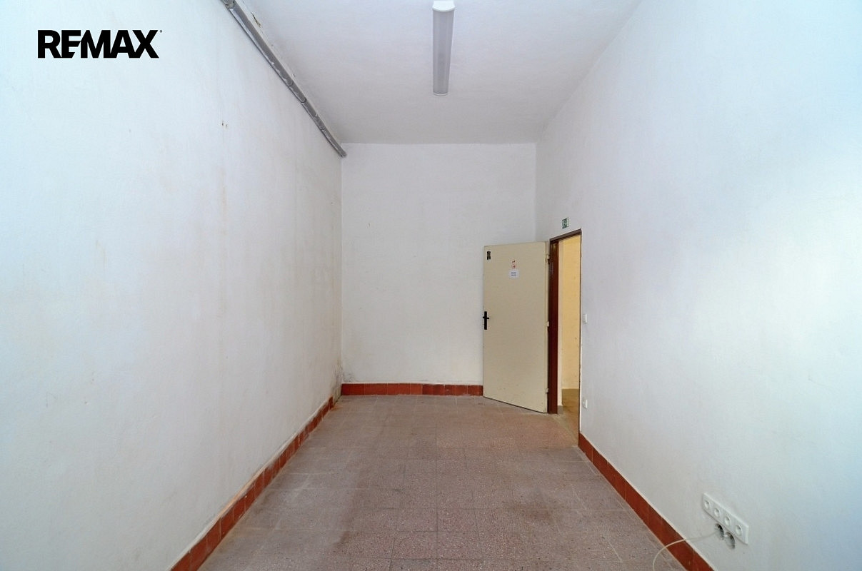 Pronájem obchodních prostor 238 m² — photo 4