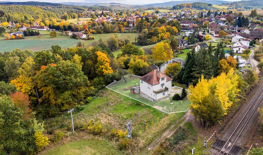 Prodej domu 200 m² s pozemkem 1 305 m², Zdemyslice – náhled fotky 2