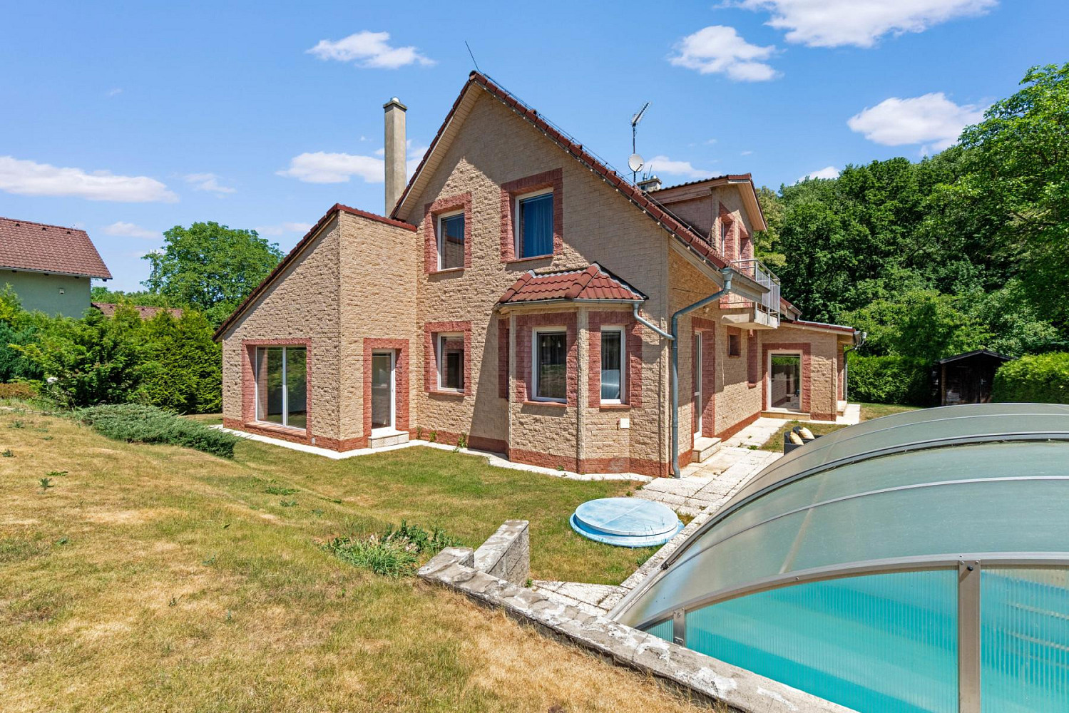 Prodej domu 202 m² s pozemkem 1 200 m²
