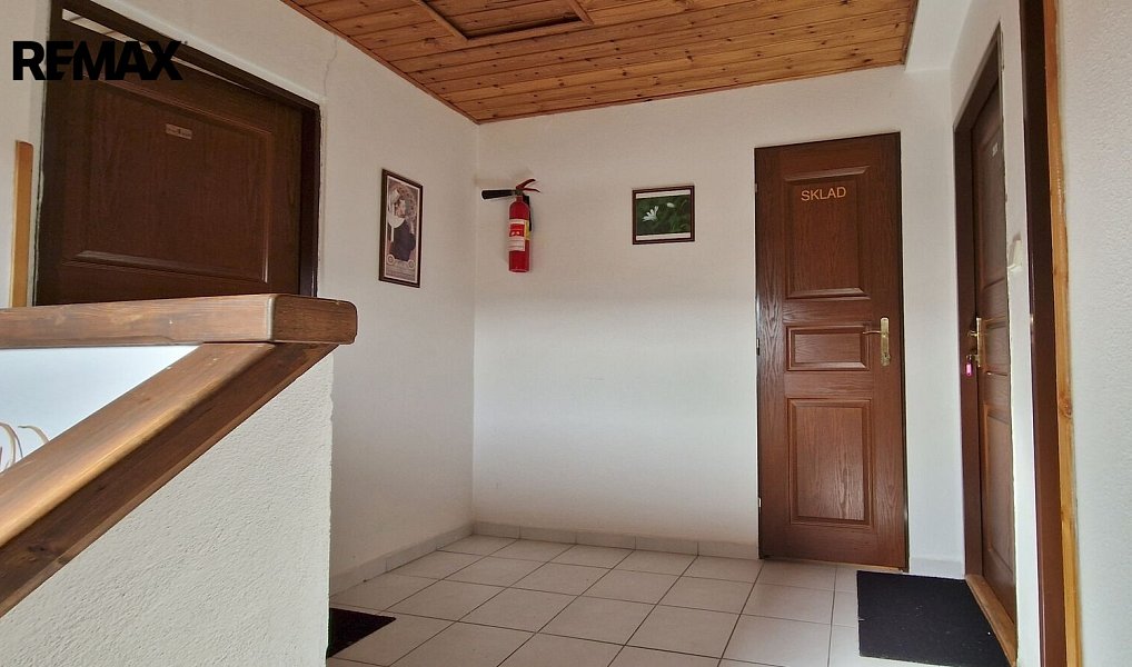 Prodej ubytovacího objektu 260 m², Holubov – náhled fotky 6