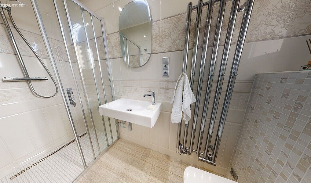 Prodej domu 229 m² s pozemkem 1 110 m², Hroznětín – náhled fotky 19