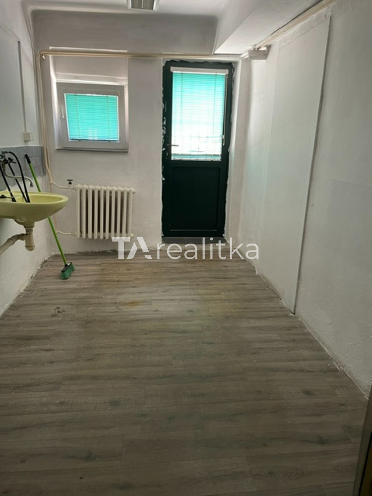 Pronájem obchodních prostor 8 m²