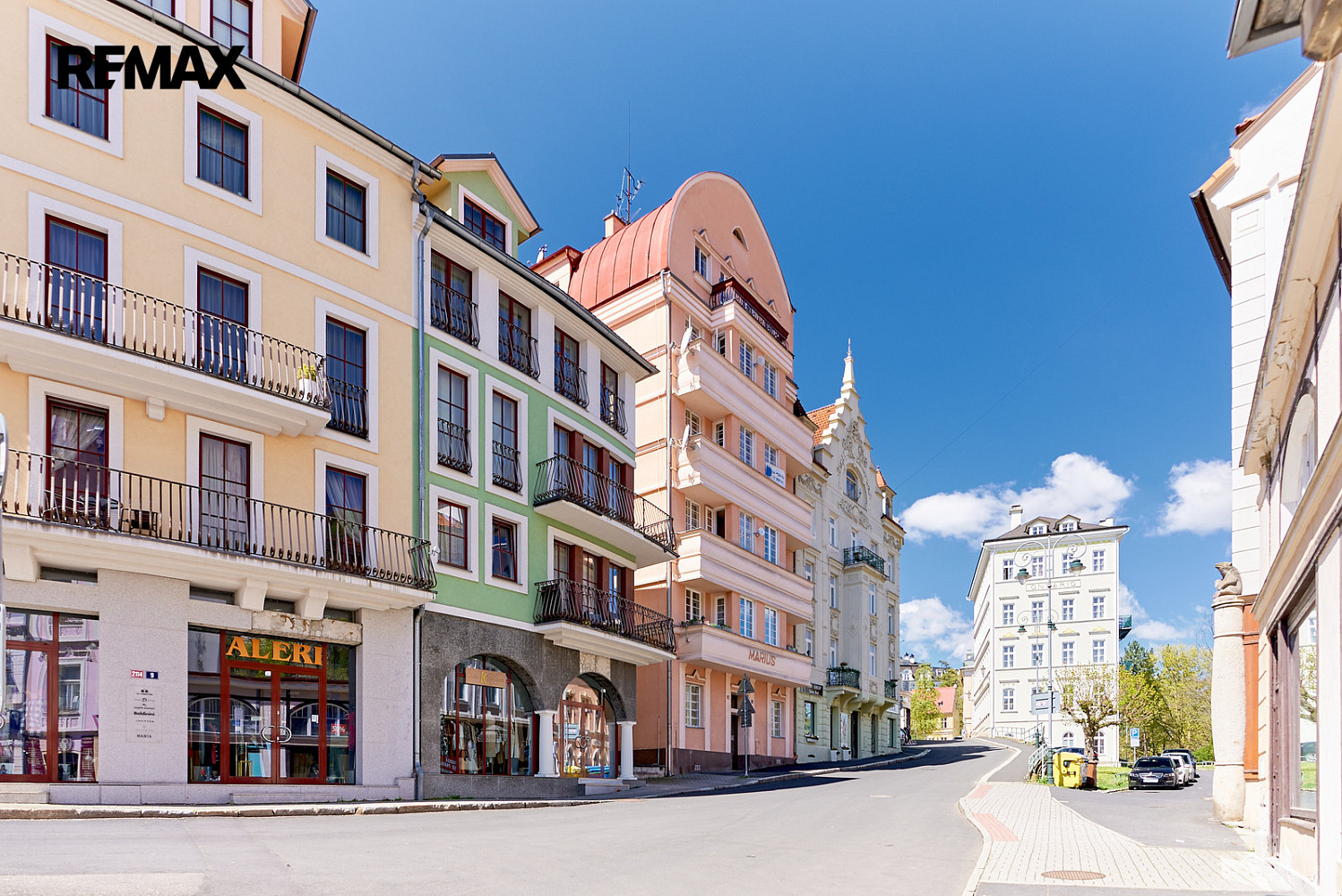Pronájem parkovacího stáni, 21m2 horní sekce, zámecký vrch, karlovy vary