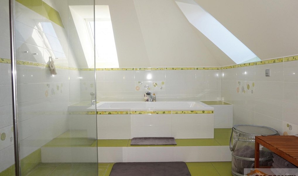 Prodej domu 197 m² s pozemkem 2 022 m², Mostkovice – náhled fotky 17