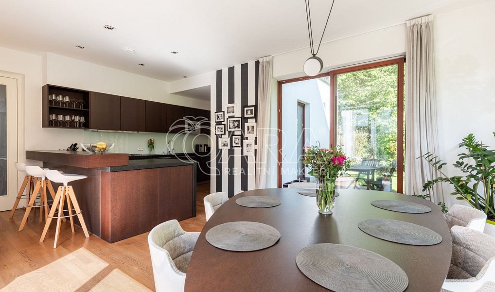 Prodej domu 285 m² s pozemkem 848 m², Statenice – náhled fotky 4