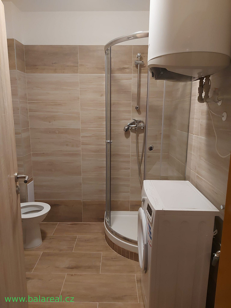 Pronájem bytu 2+kk 36 m² – fotografie 2