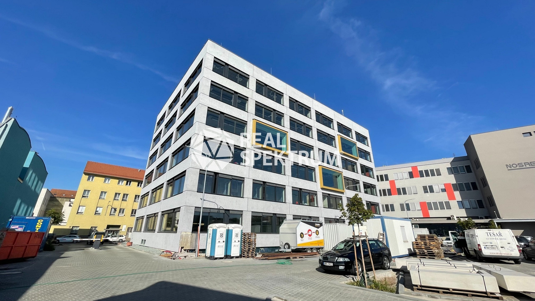 Pronájem kanceláře 670 m² – fotografie 2
