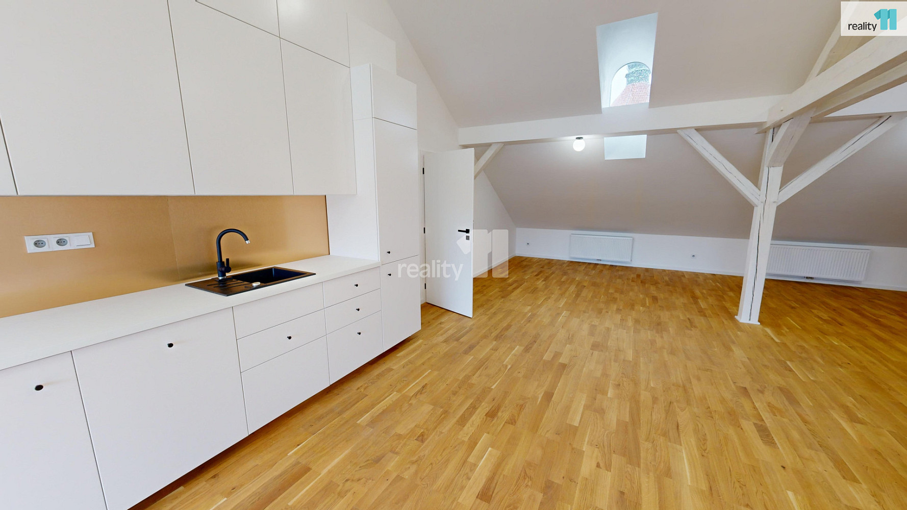 Pronájem bytu 2+kk 151 m² — photo 5