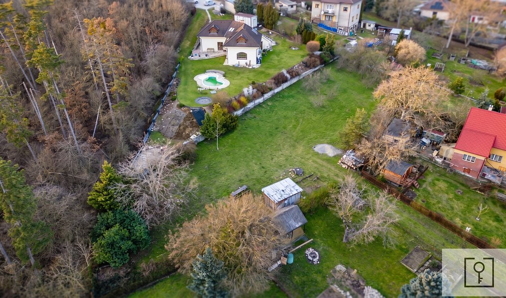 Prodej stavebního pozemku 1 748 m², Králův Dvůr – náhled fotky 3