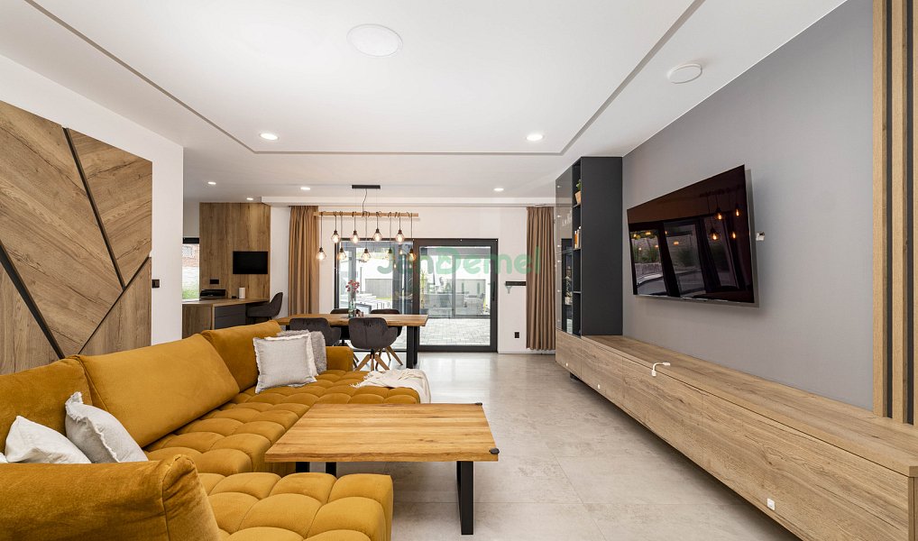 Prodej domu 199 m² s pozemkem 1 598 m², Píšť – náhled fotky 19