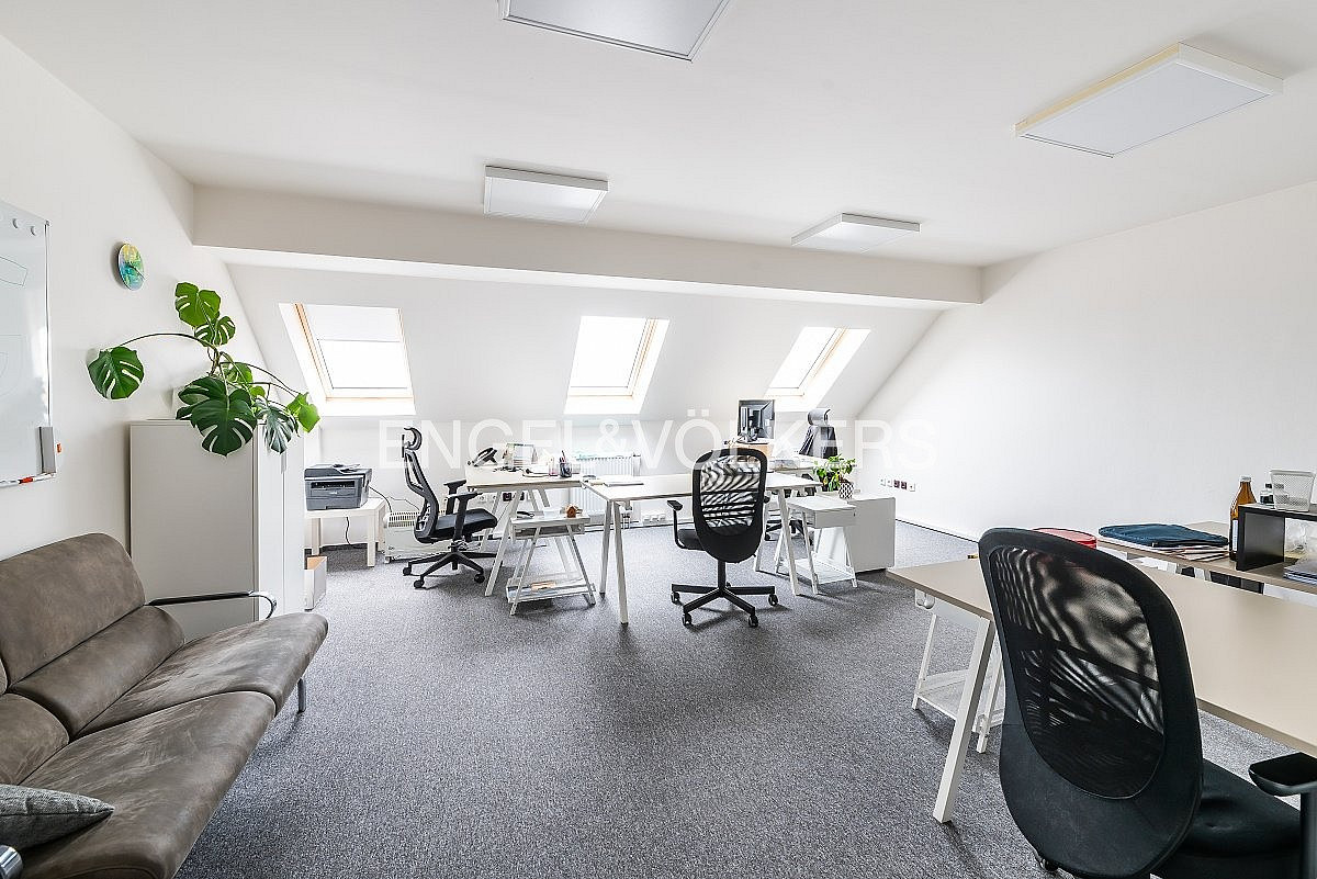 Pronájem kanceláře 102 m² – fotografie 3