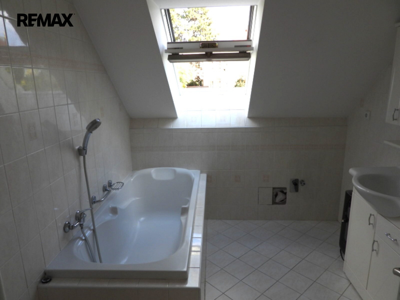 Pronájem bytu 2+kk 77 m² – fotografie 5